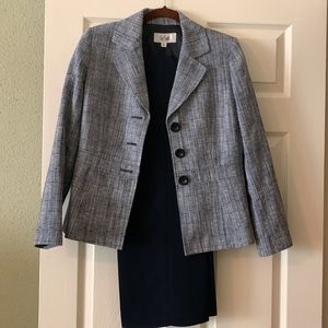 Ladies business suit, Le Suit, size 6 (similar fit to size 8) Navy blue.